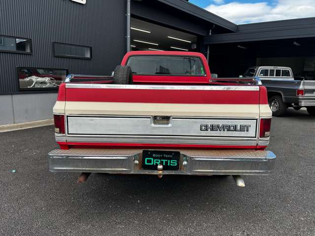Chevrolet C10 6
