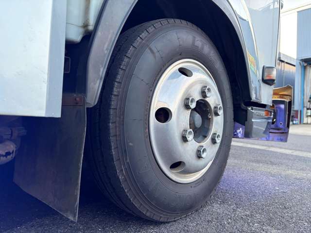 Isuzu Elf 8