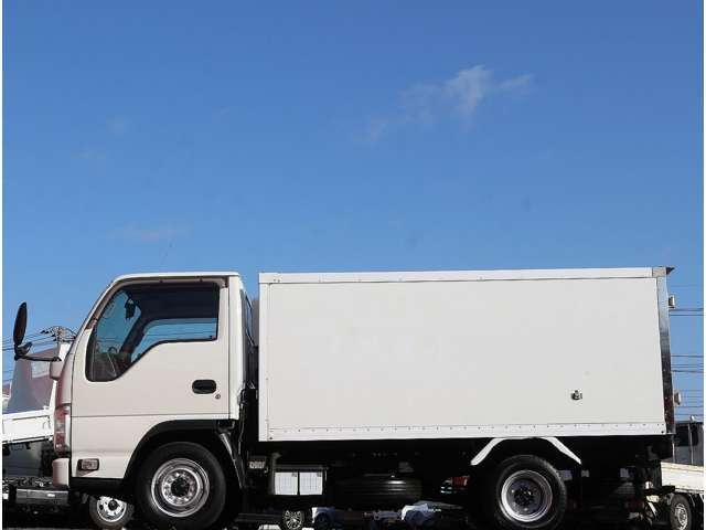 Isuzu Elf 12
