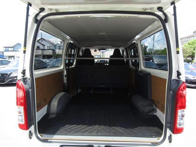 Toyota Hiace Van 10