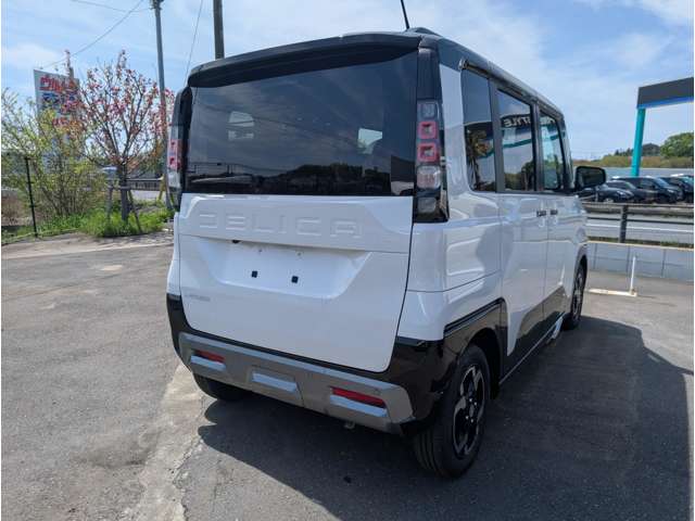 Mitsubishi Delica Mini 2