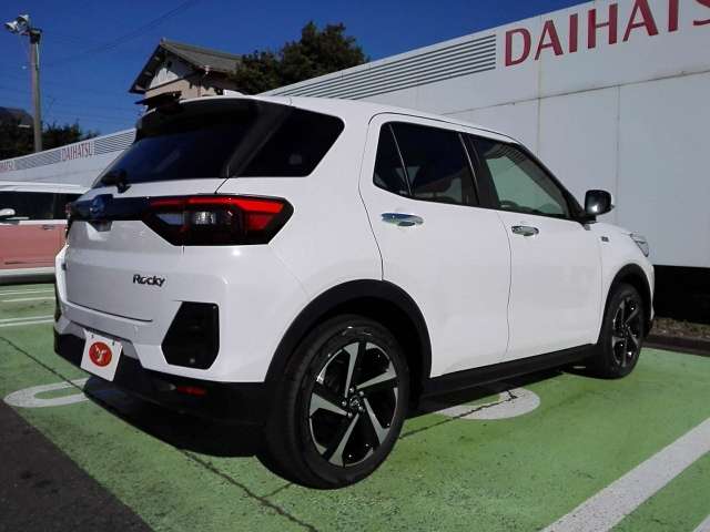 Daihatsu Rocky 9