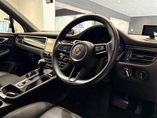 Porsche Macan 11