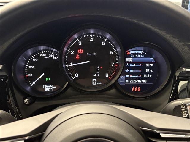 Porsche Macan 12