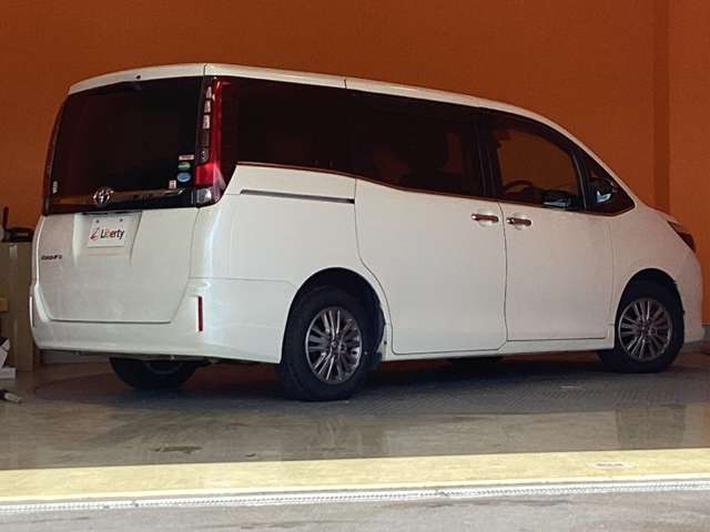 Toyota Esquire 11