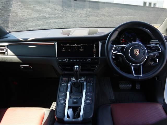 Porsche Macan 11