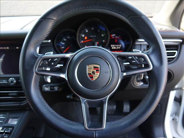 Porsche Macan 12