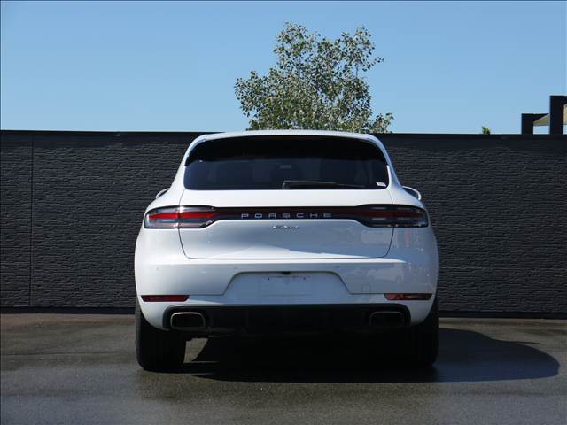 Porsche Macan 8
