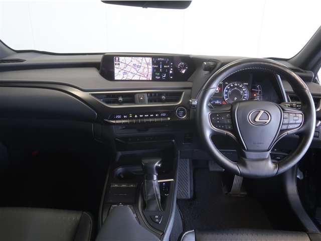 Lexus UX 8