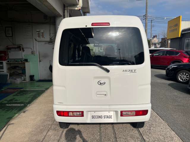 Daihatsu Hijet Cargo 6