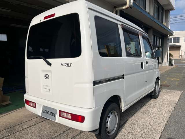 Daihatsu Hijet Cargo 7