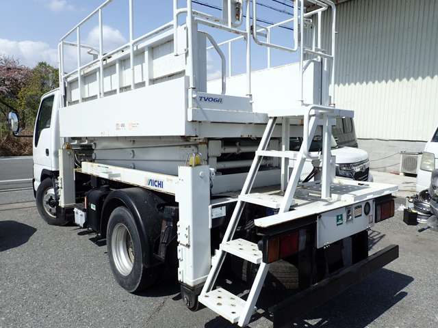 Isuzu Elf 4