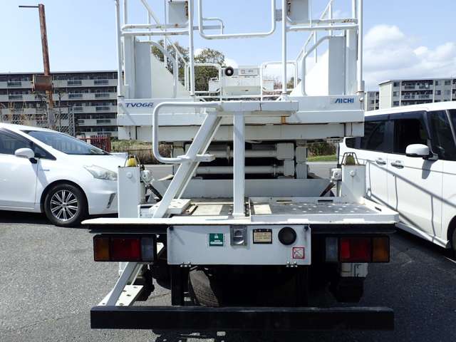 Isuzu Elf 5