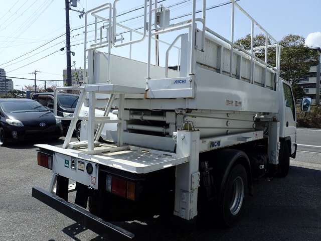 Isuzu Elf 6