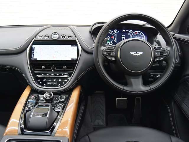 Aston Martin DBX 12