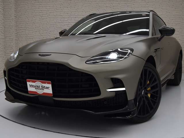 Aston Martin DBX 5