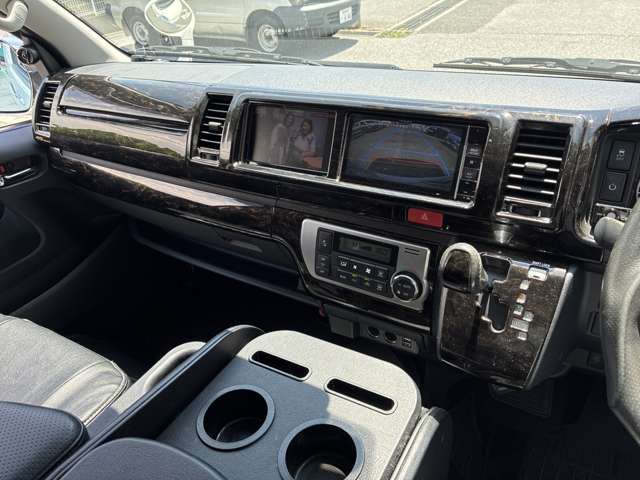 Toyota Hiace 11