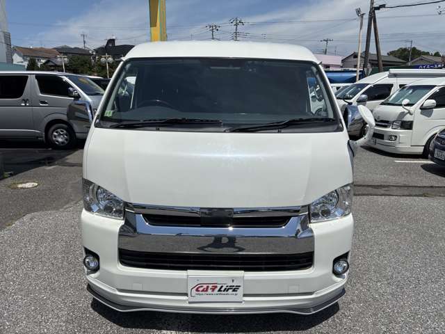 Toyota Hiace 2