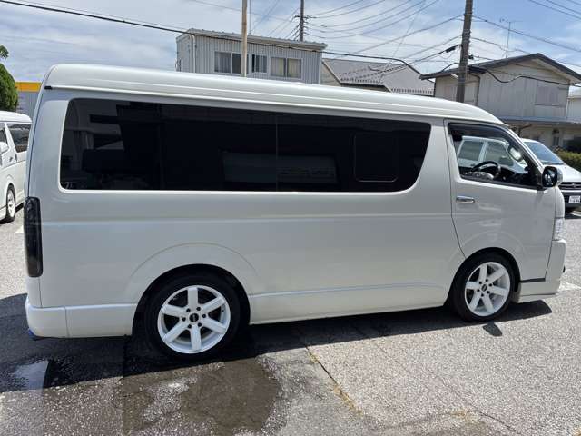 Toyota Hiace 8