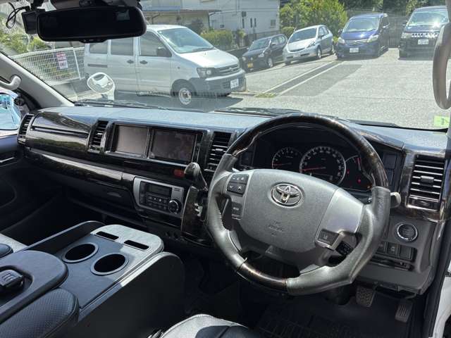 Toyota Hiace 10