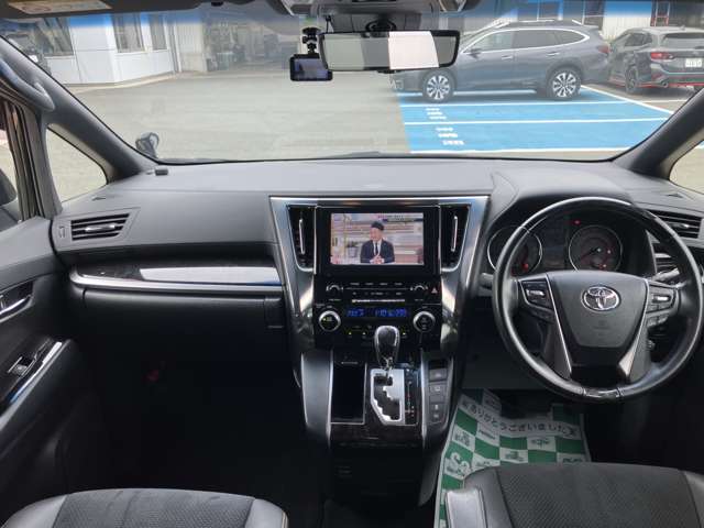 Toyota Alphard 3