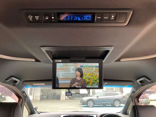 Toyota Alphard 4