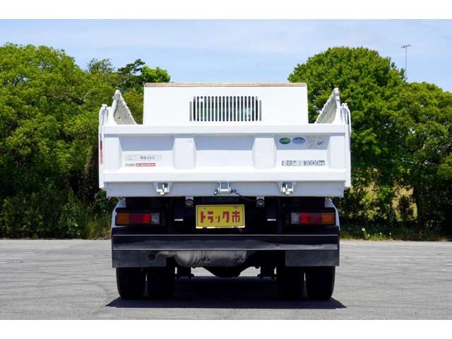 Mitsubishi Fuso Canter 9