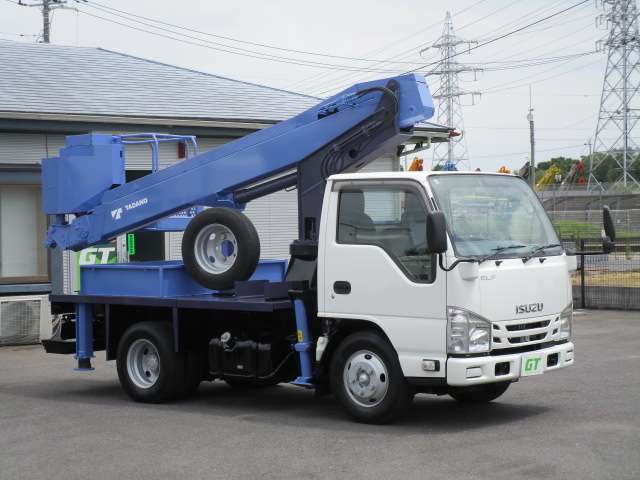 Isuzu Elf 2