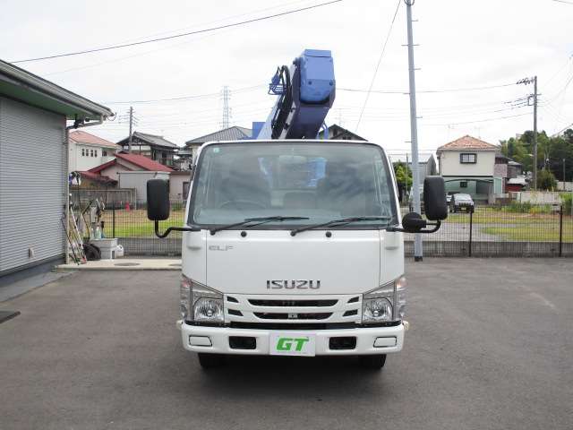 Isuzu Elf 7