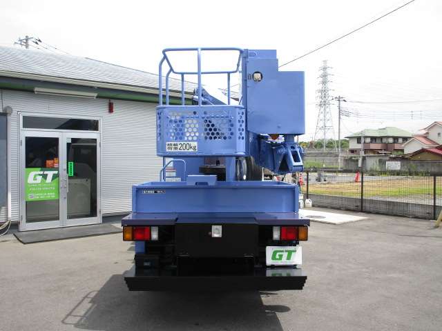 Isuzu Elf 8