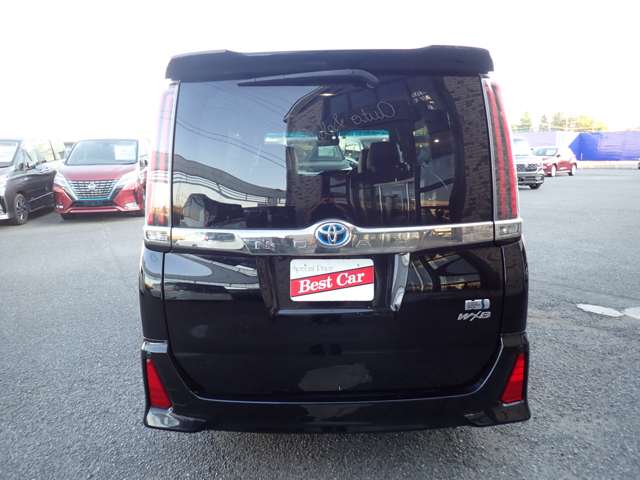 Toyota Noah 6