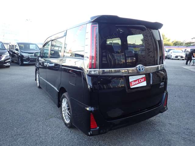 Toyota Noah 7
