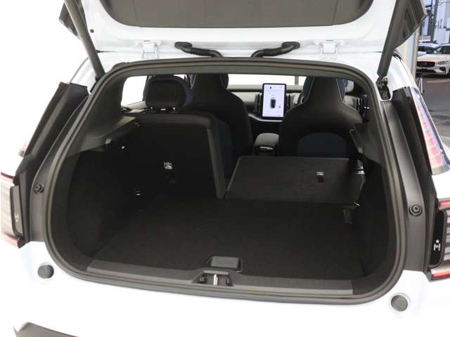 Volvo EX30 11