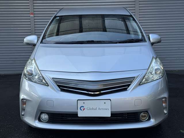 Toyota Prius α 4