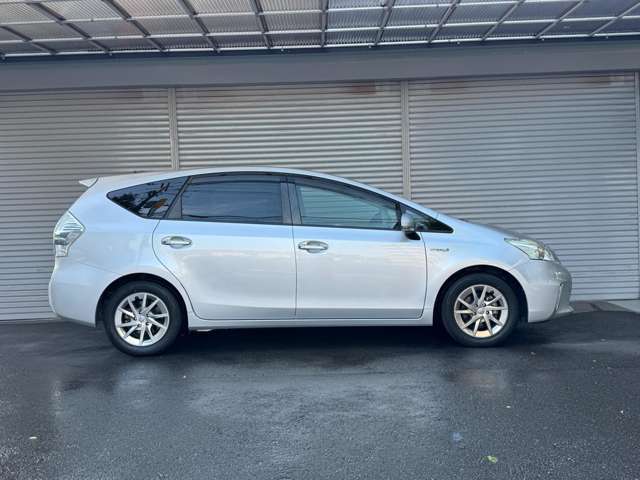 Toyota Prius α 5