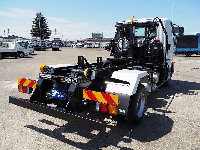 Mitsubishi Fuso Fighter 9