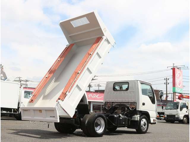 Isuzu Elf 2