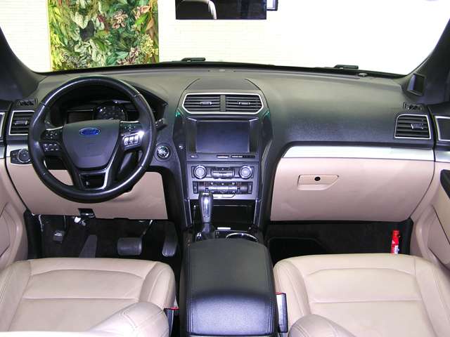 Ford Explorer 8