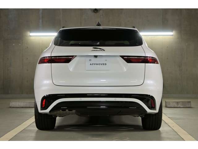 Jaguar F-Pace 11