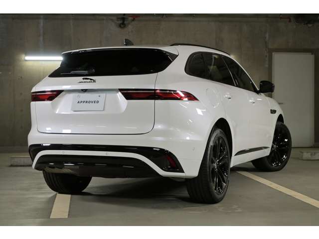 Jaguar F-Pace 12