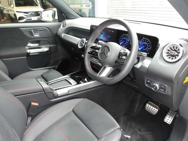 Mercedes-Benz EQB 4