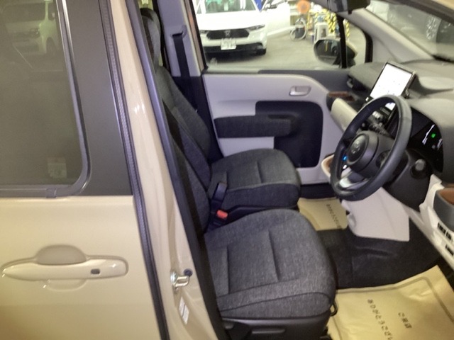 Toyota Sienta 11