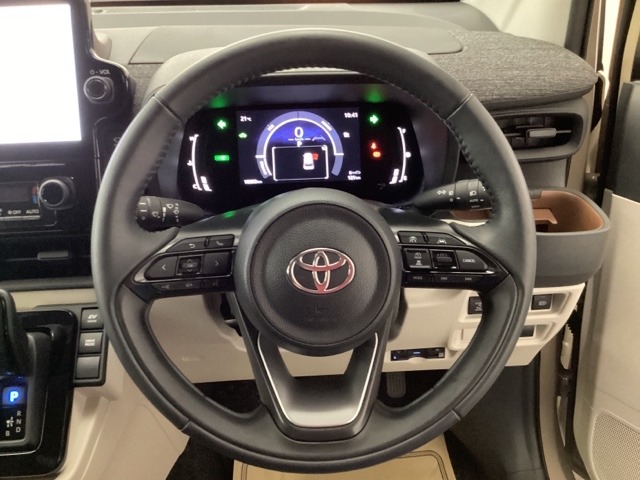 Toyota Sienta 3