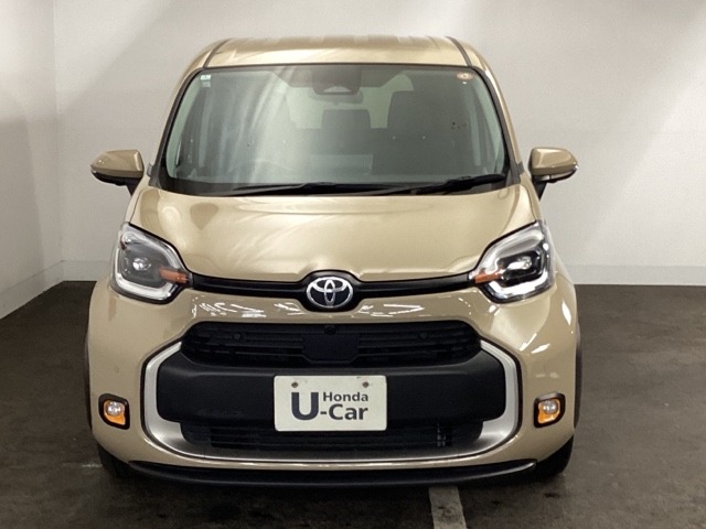 Toyota Sienta 4
