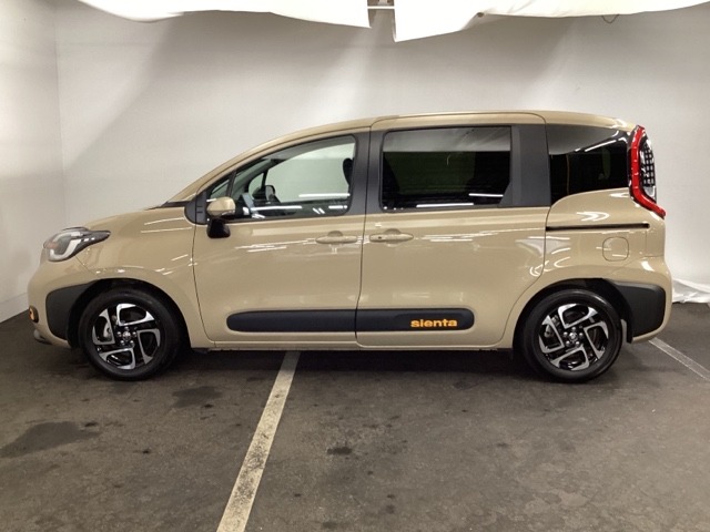 Toyota Sienta 5