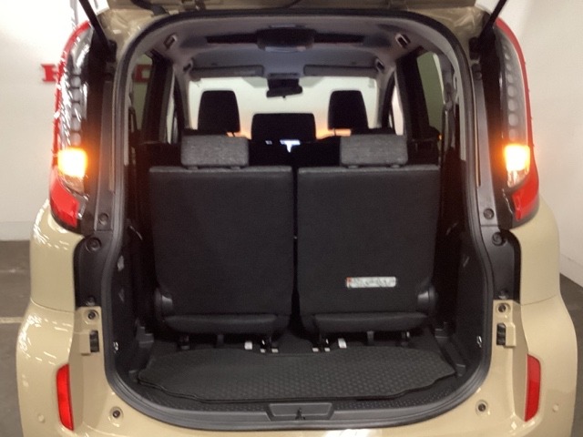 Toyota Sienta 8