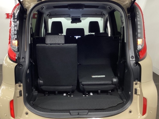 Toyota Sienta 9