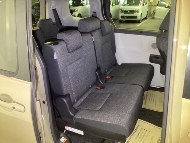 Toyota Sienta 10