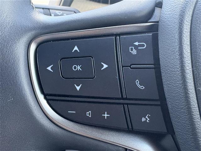 Lexus UX 12