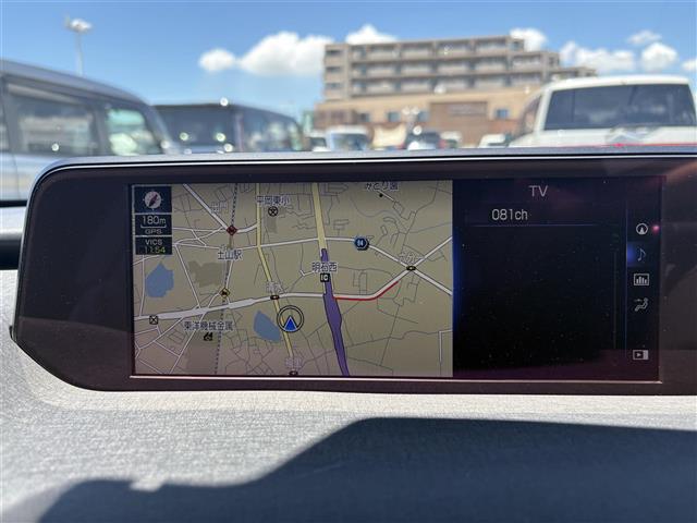 Lexus UX 5